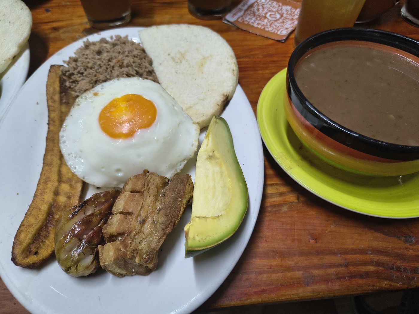 Pailas Restaurante - Comida Paisa - Parrilla