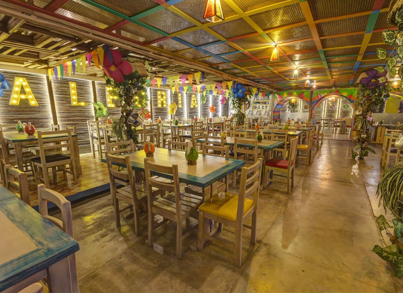 Salón colorido — Palenque Kusina Mestiza