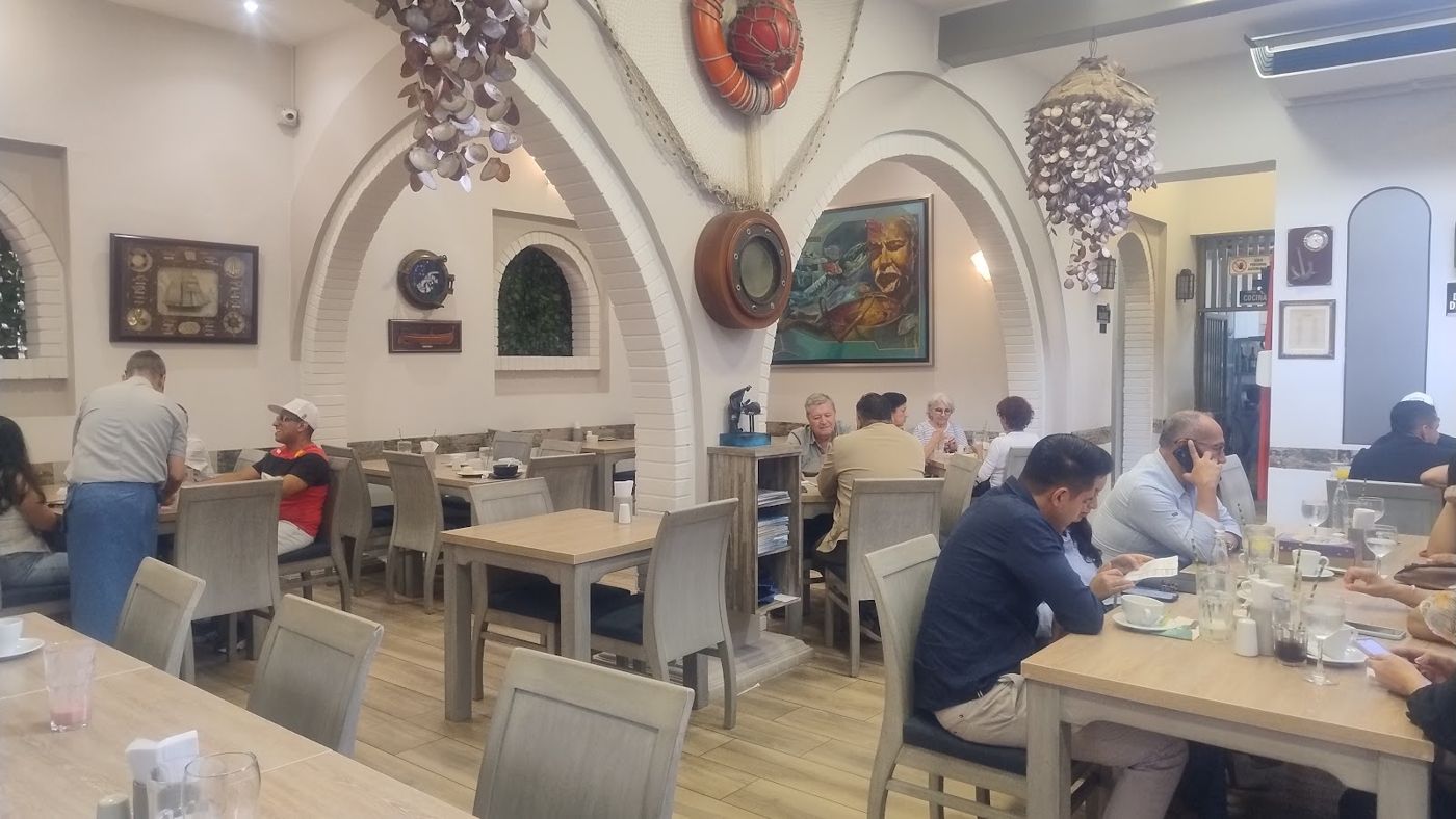 Salón de arcos blancos — Pescocentro Búcaro