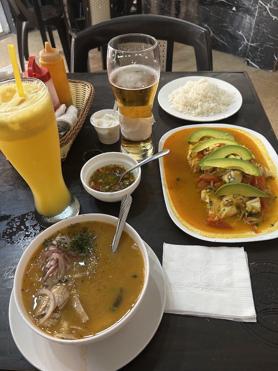 Sopa con bebidas — Picantería La Culata