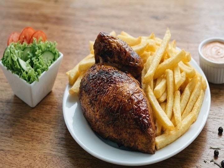Pollo con papas fritas — Pollo a la brasa - Pollería Chicken Queen