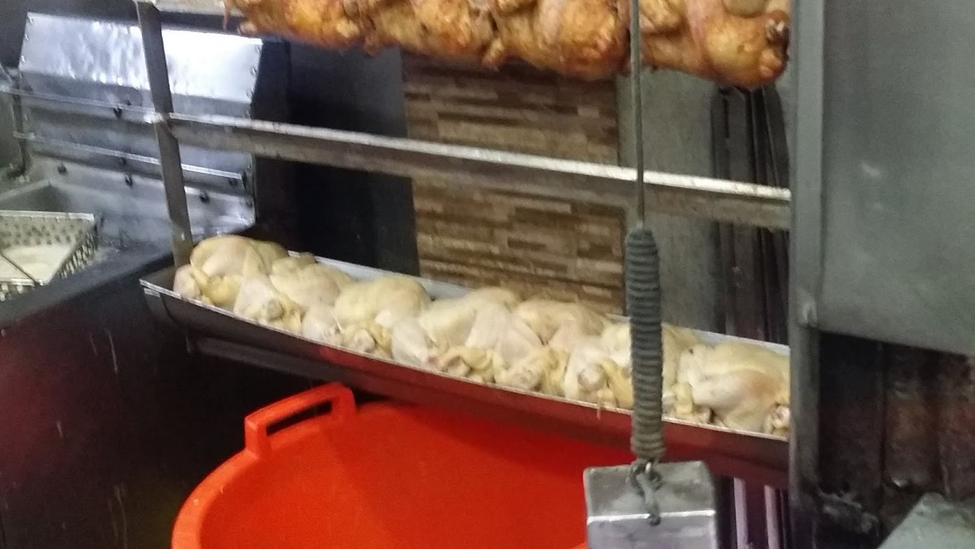 Pollos a la brasa — Pollos a La Brasa Dragón