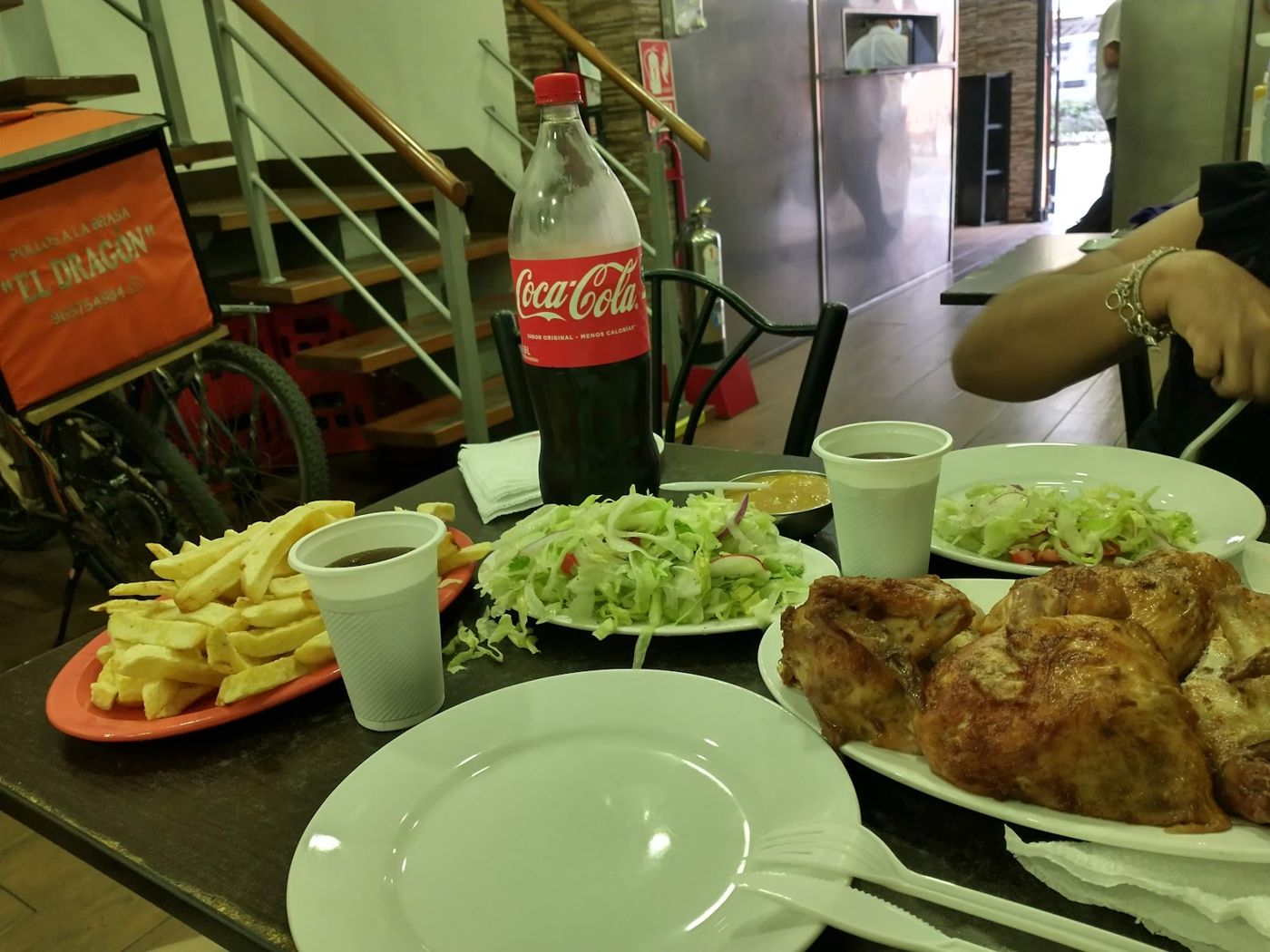 Mesa para compartir — Pollos a La Brasa Dragón
