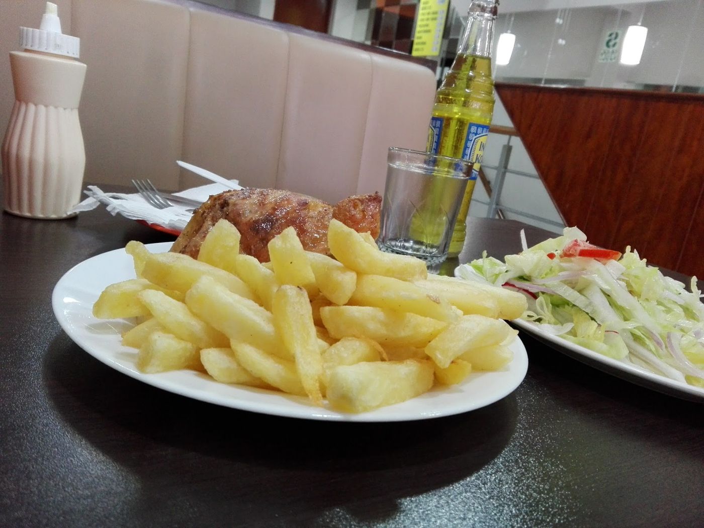 Papas fritas y pollo — Pollos a La Brasa Dragón