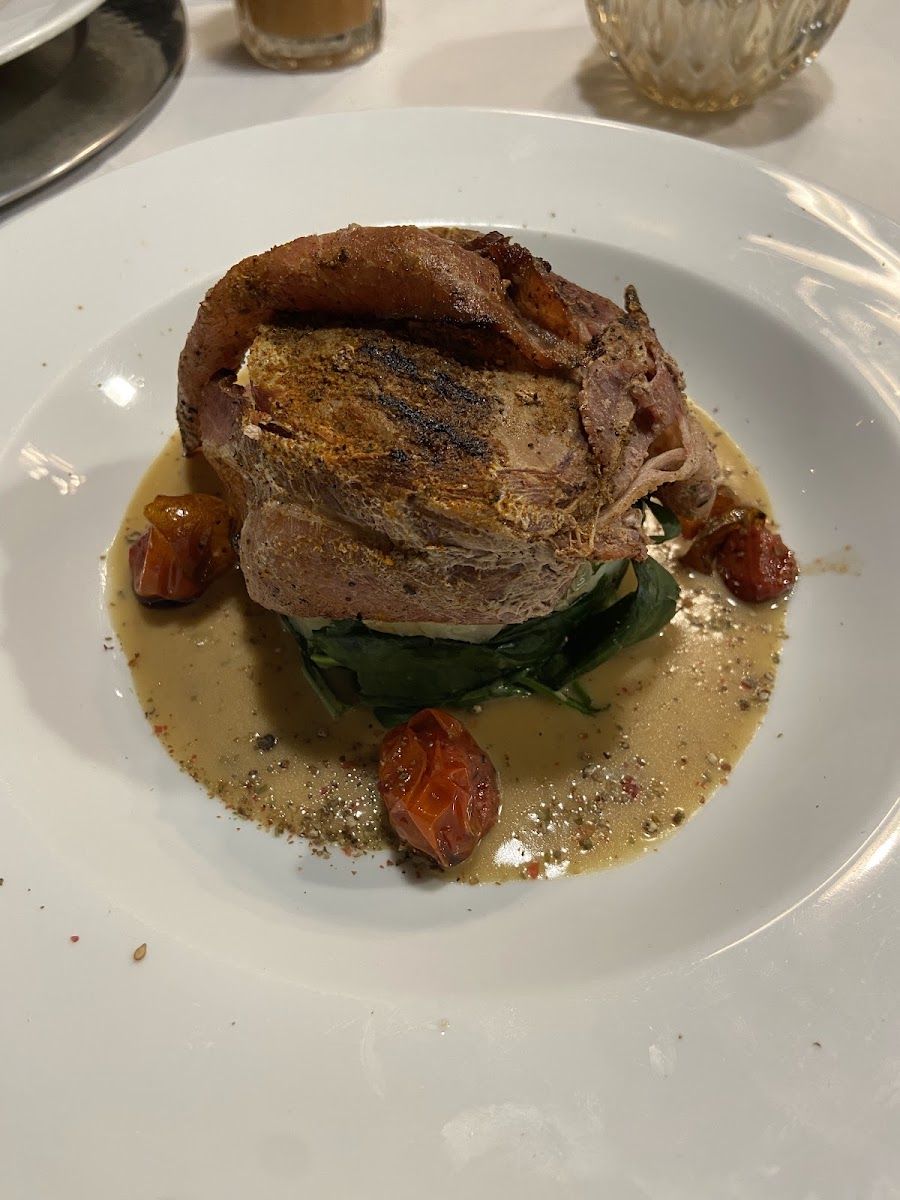 Medallón con salsa — Quintana Bistrot • Fontabella