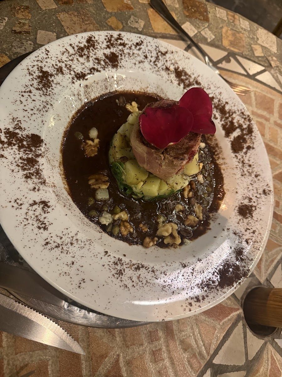 Plato con flor — Quintana Bistrot • Fontabella