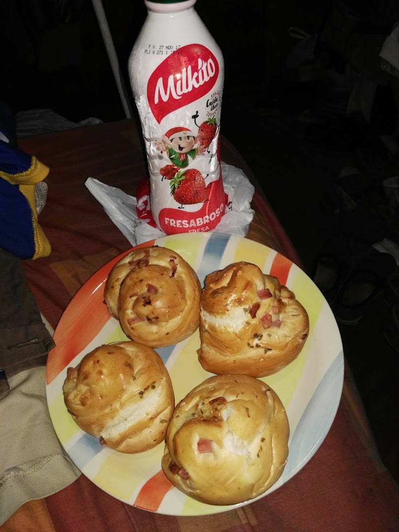 Panecillos rellenos en Restaurant Cevicheria