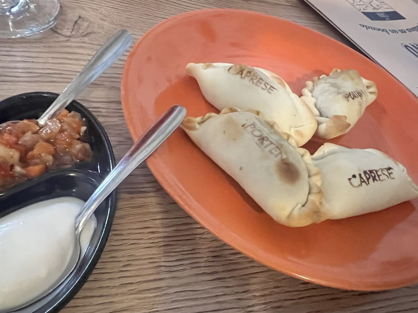 Empanadas selladas — Restaurante CABA Restó - Argentina en un bocado