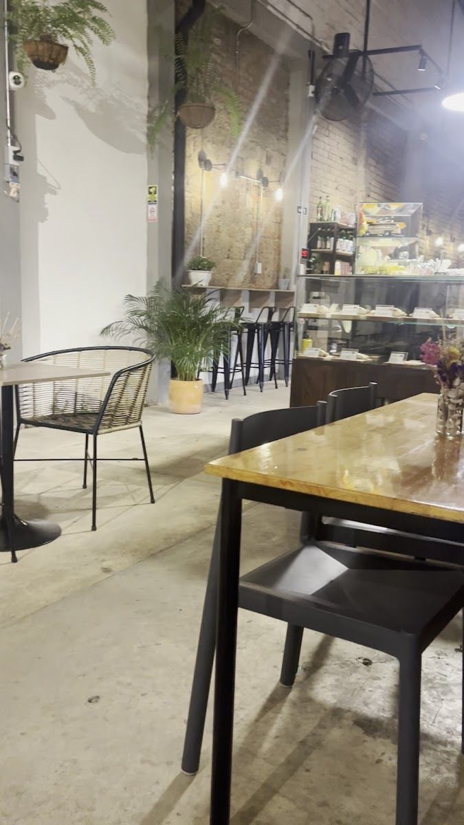 Tres ambientes en Restaurante CABA Restó - Argentina en un bocado