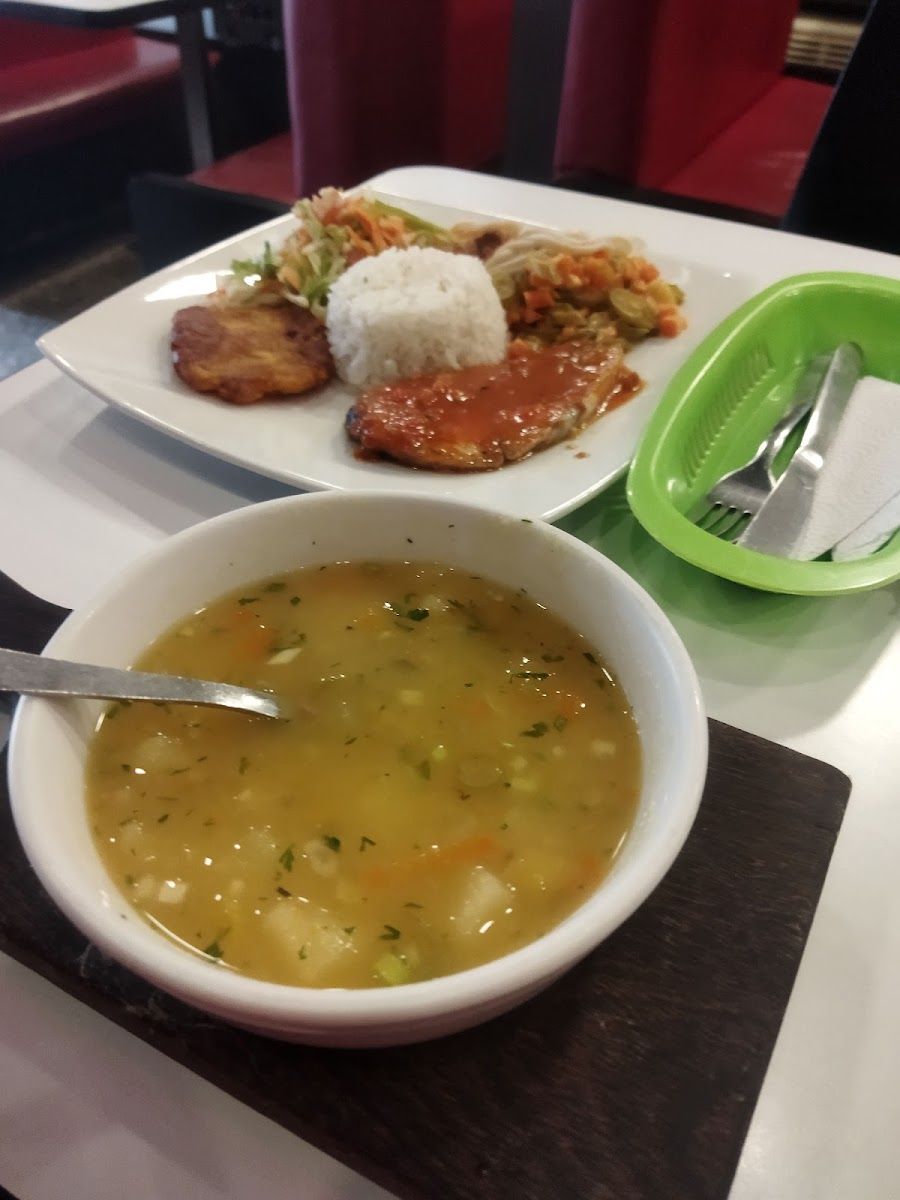 Sopa y plato del día — Restaurante Cuentos De Cocina