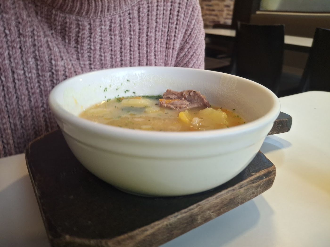 Sopa con papa y carne — Restaurante Cuentos De Cocina