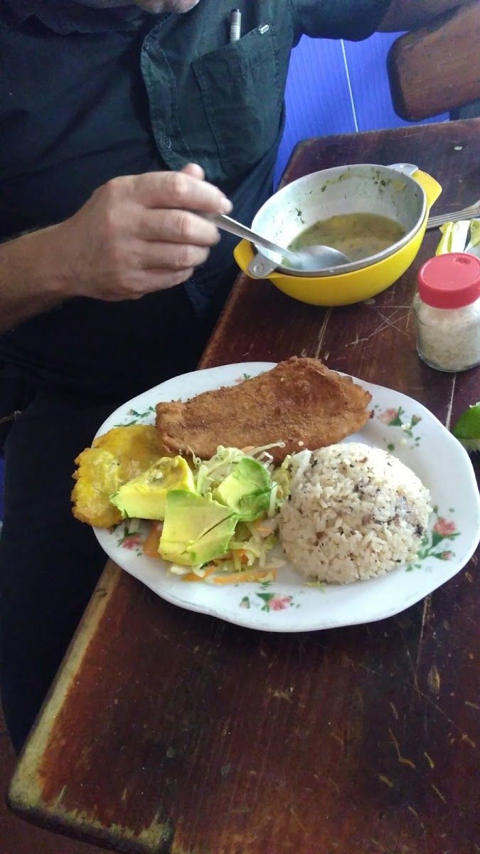 Almuerzo con sopa — RESTAURANTE Curramba de la 48