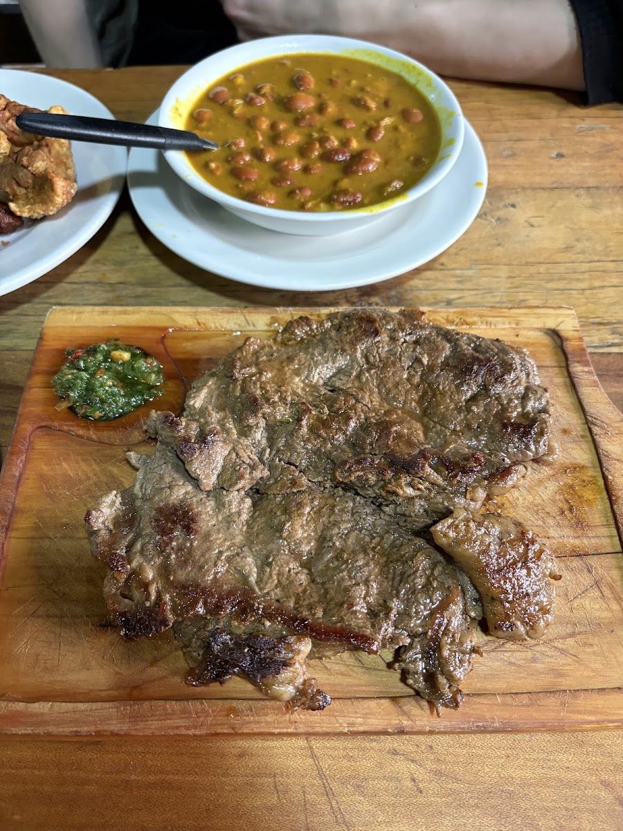 Carne asada y frijoles — Restaurante El Antioqueño