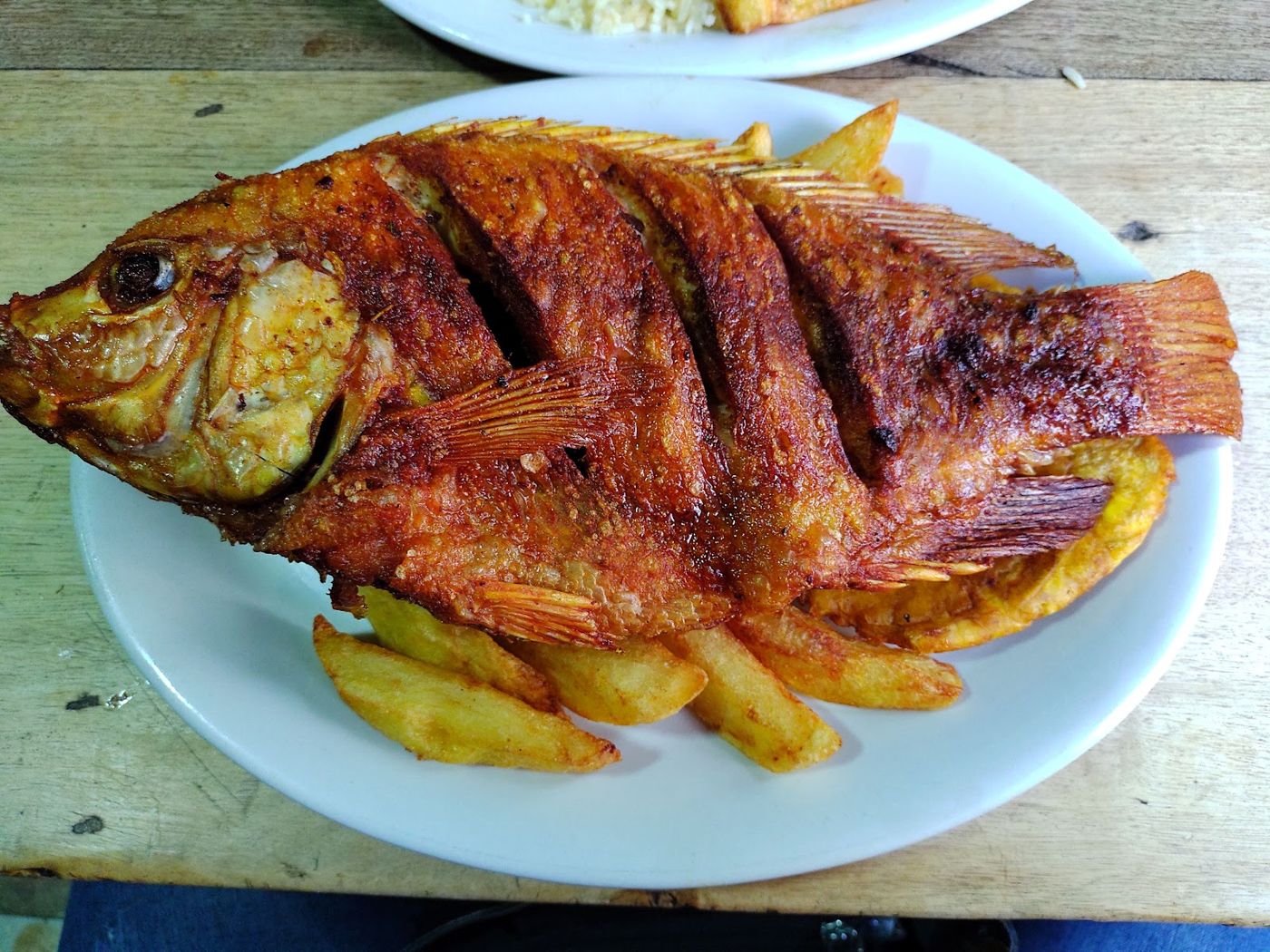 Mojarra frita con papas — Restaurante El Antioqueño