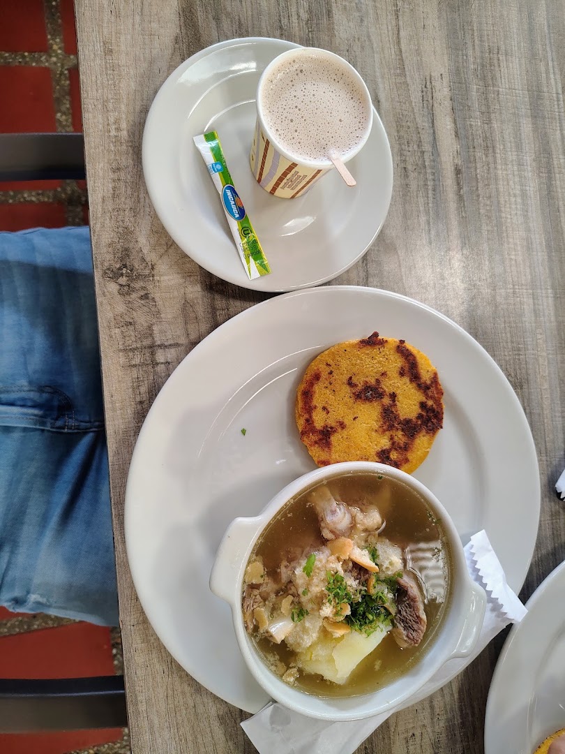 Bandeja con sancocho — Restaurante el Colonial