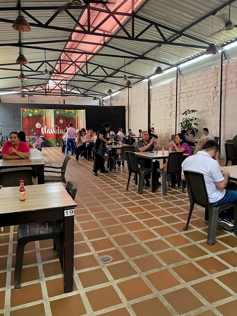 Salón amplio — Restaurante el Colonial