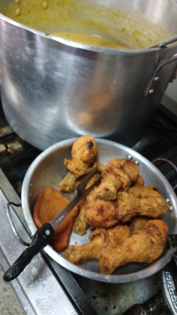 Pollo frito y caldo casero — Restaurante el Espinito (Doña Marthica)
