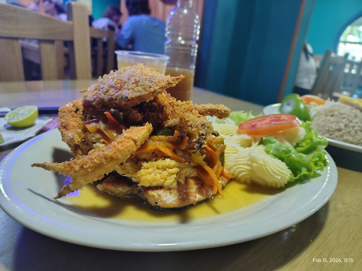 Pescado apanado con ensalada — Restaurante El Humito