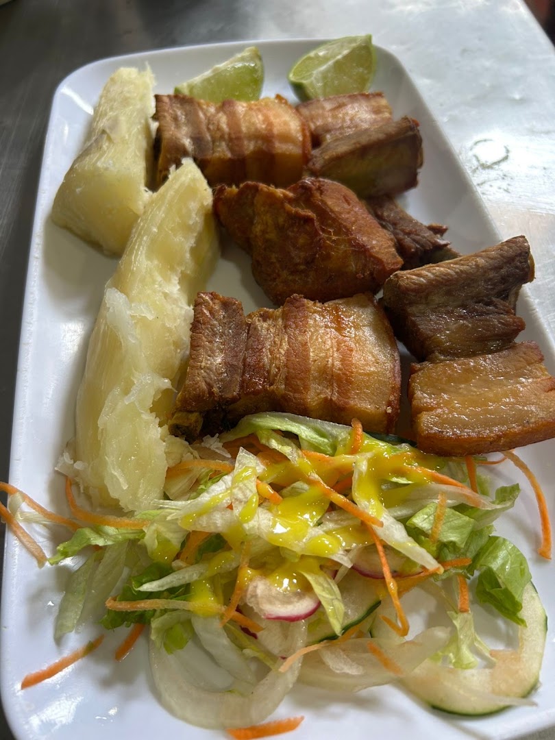 Chicharrón con yuca — Restaurante El Socorro