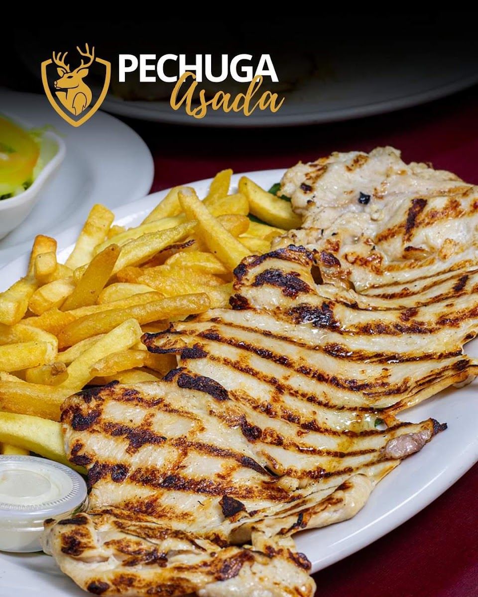Pechuga asada con papas — Restaurante El Venado De Oro