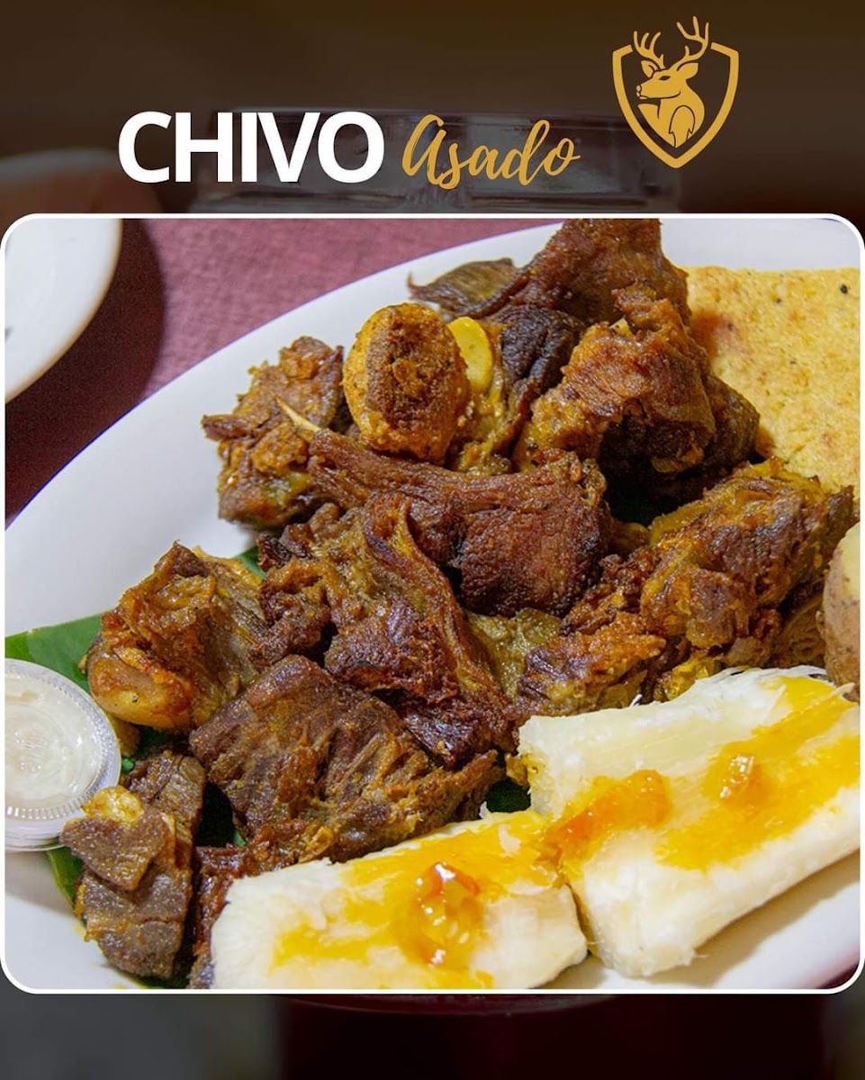 Chivo asado con yuca — Restaurante El Venado De Oro