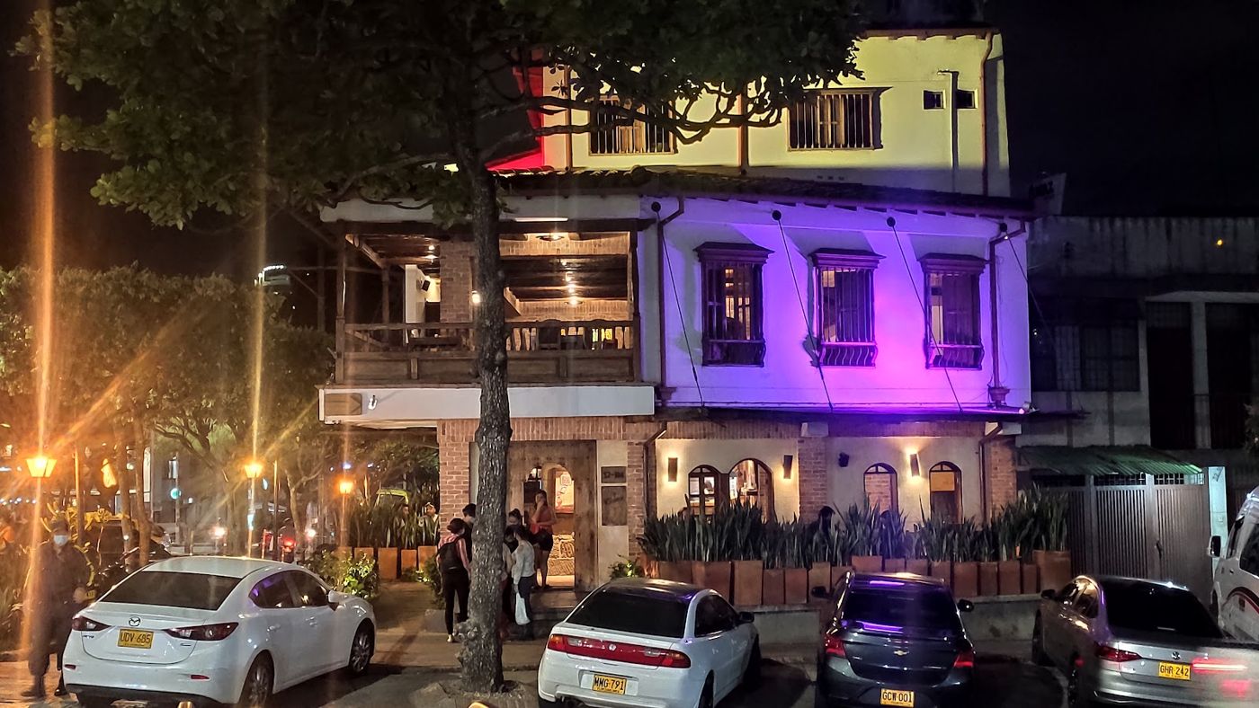 La casona de noche — Restaurante El Viejo Chiflas