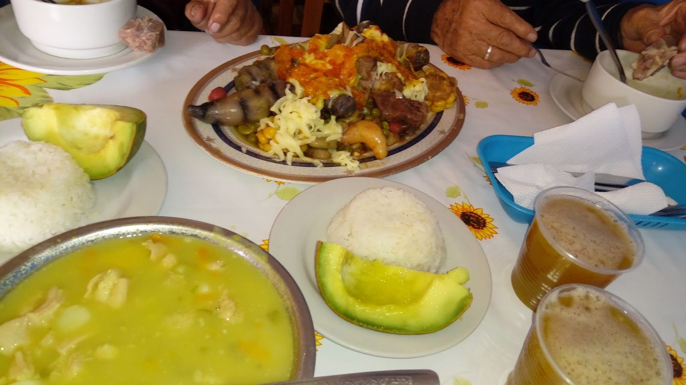 Sopa y almuerzo corriente — Restaurante El Viejo Hernan