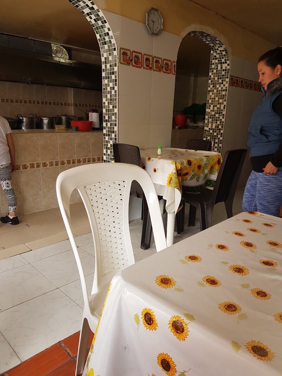 Manteles de girasoles — Restaurante El Viejo Hernan