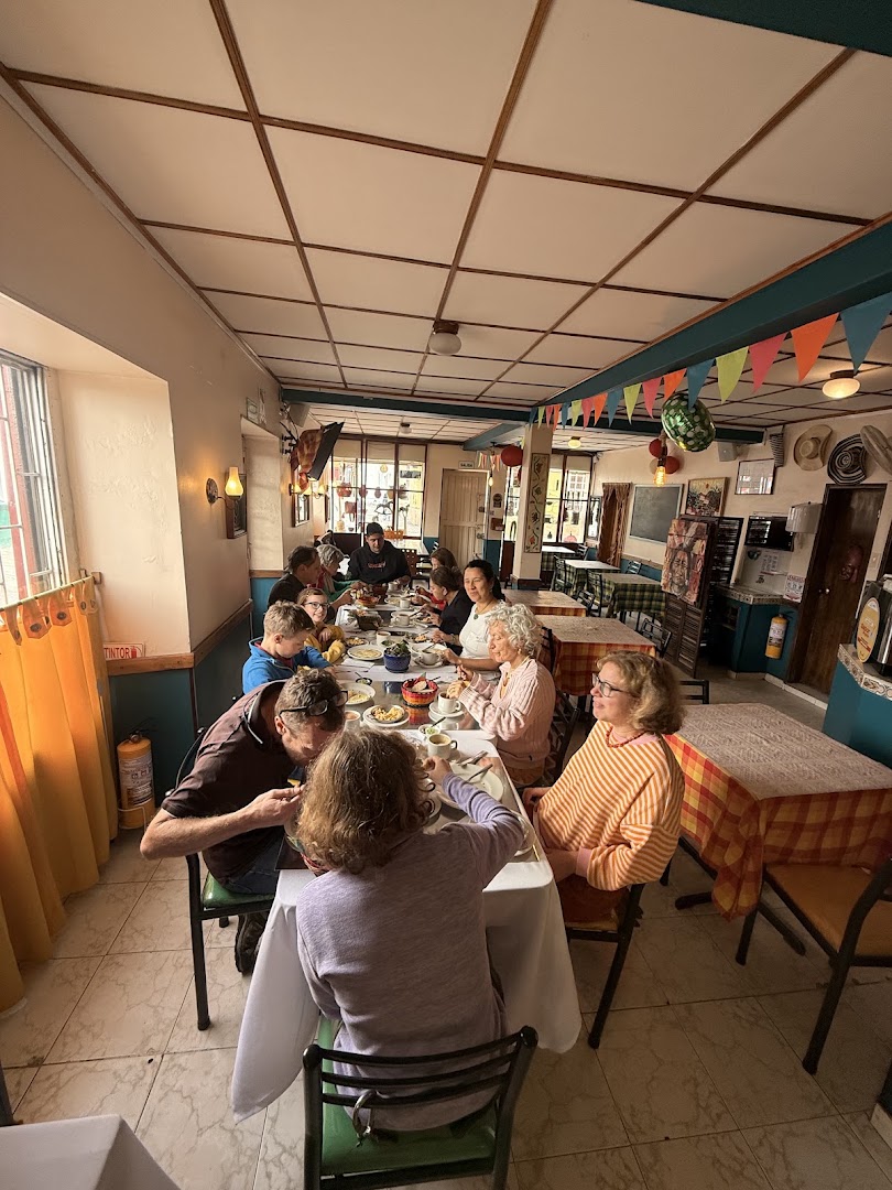 Comensales en el salón — Restaurante Hibiscus