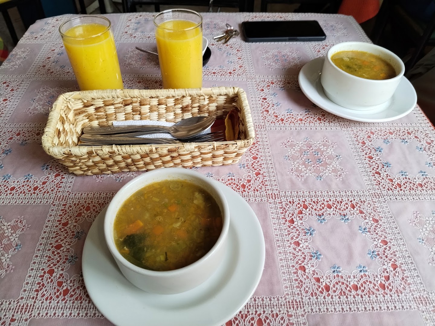 Sopa de avena con jugo — Restaurante Hibiscus