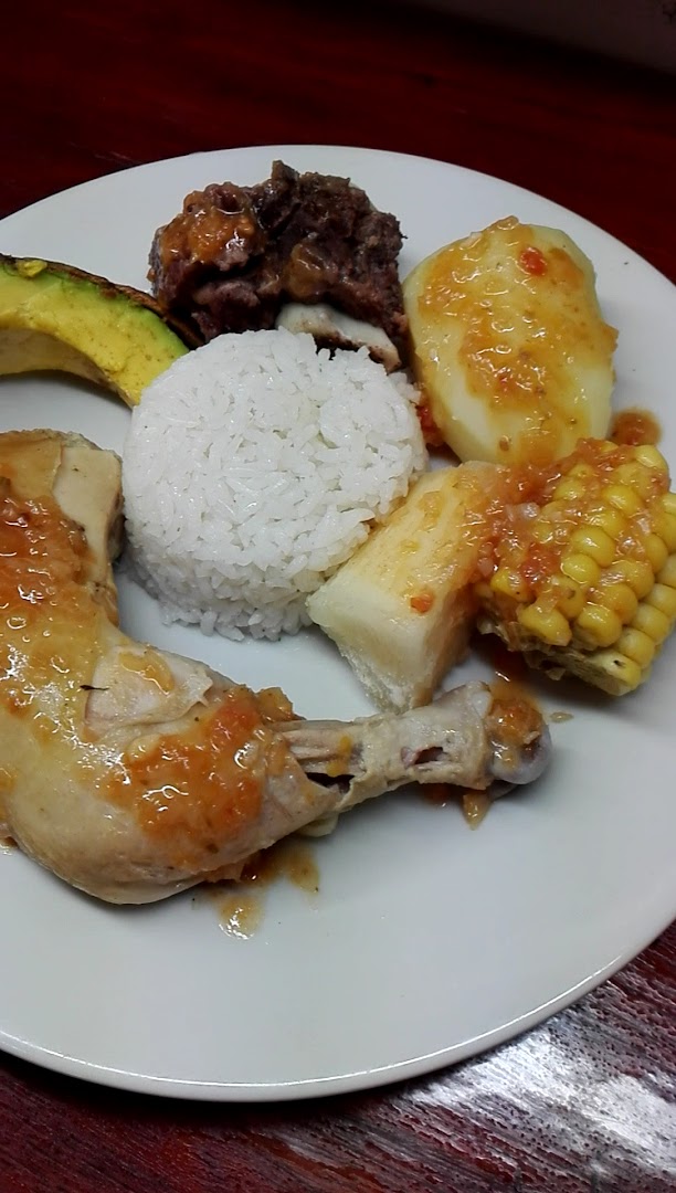 Pollo con arroz y mazorca — Restaurante Hibiscus