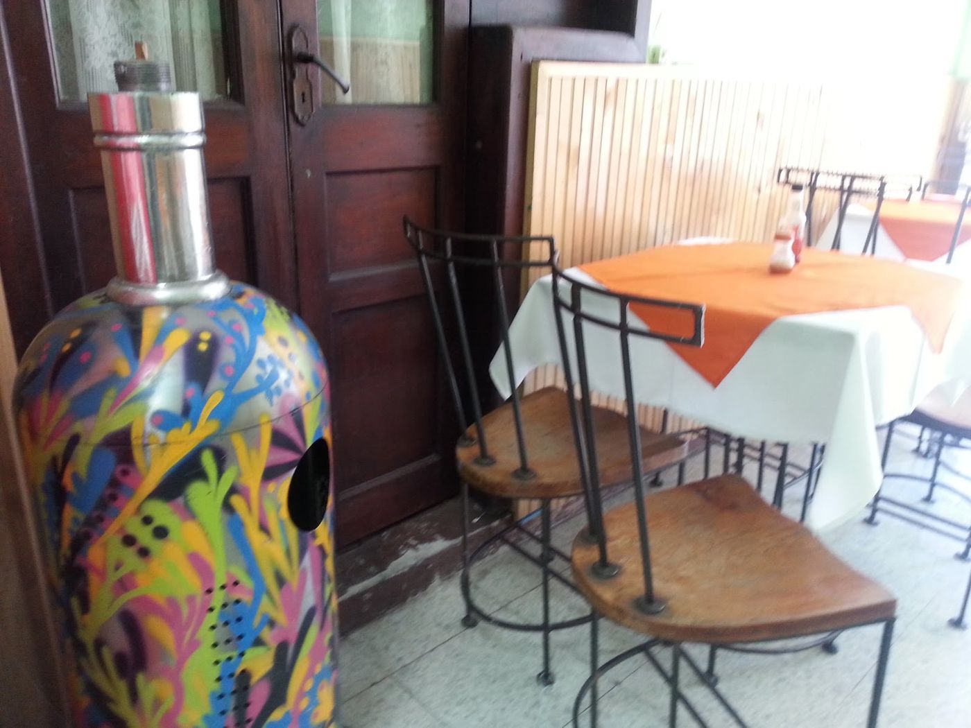 Mesa junto a la ventana — Restaurante la 28