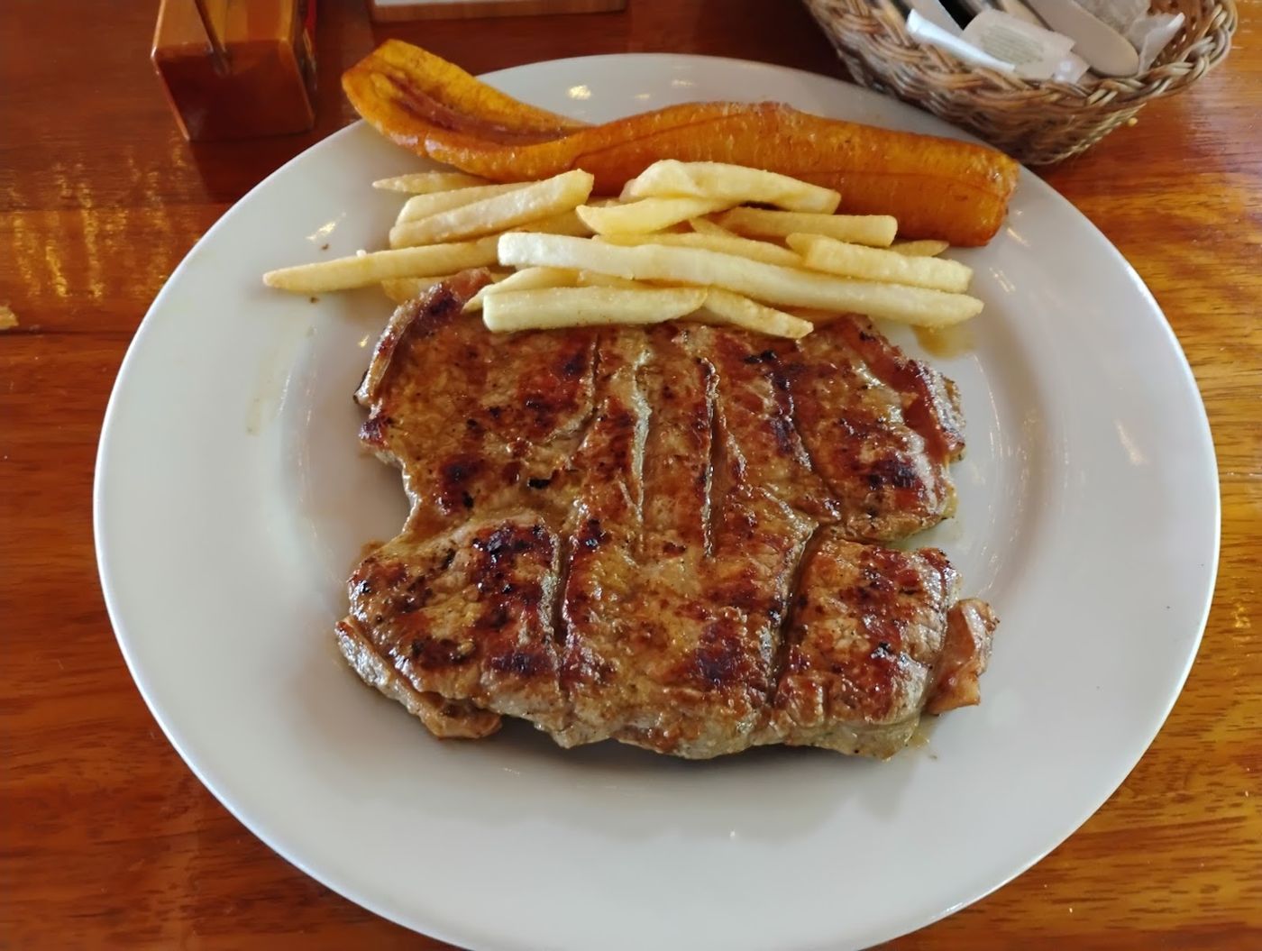 Carne asada con papas — Restaurante La Cabaña Cali