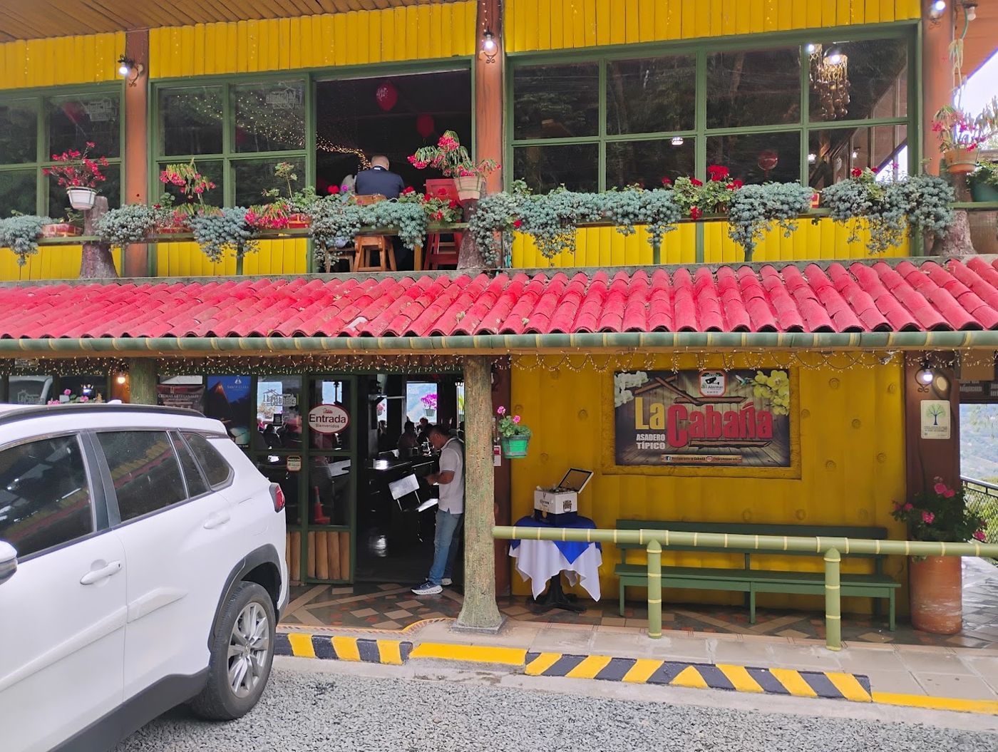 Parada en la vía en Restaurante La Cabaña Cali
