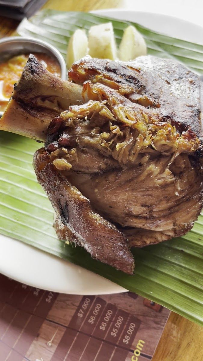 Carne sobre hoja de plátano — Restaurante La Cabaña Cali