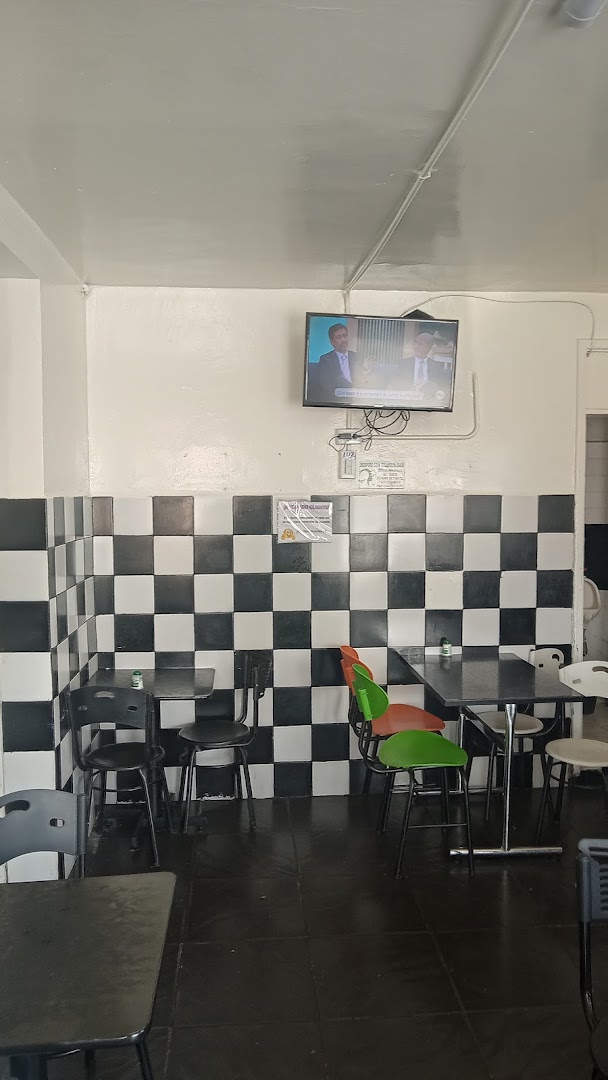Comedor con paredes a cuadros — Restaurante la casa del buen comer.com