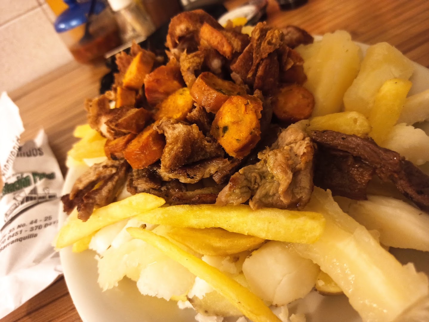 Chicharrón con yuca — Restaurante La Estación Paisa