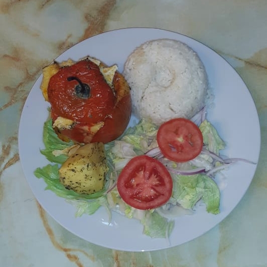 Tomate relleno con ensalada — Restaurante La Norteña