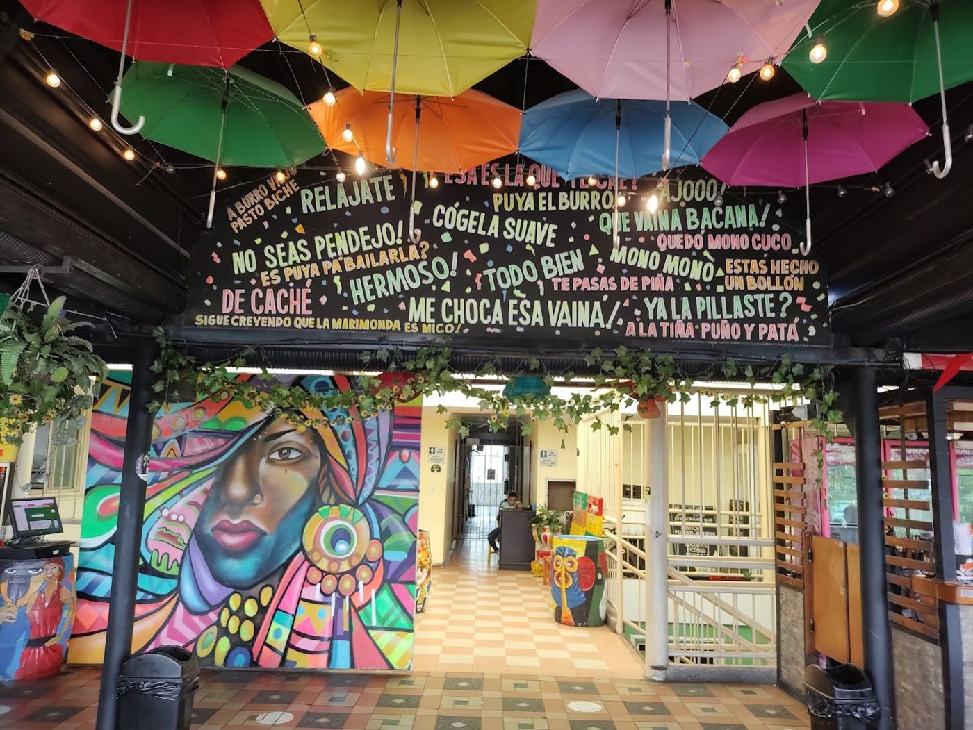 Murales y frases costeñas — Restaurante la paila del rio