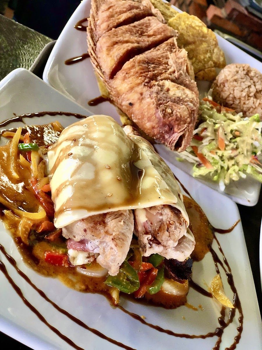Pescado con acompañantes — Restaurante la paila del rio