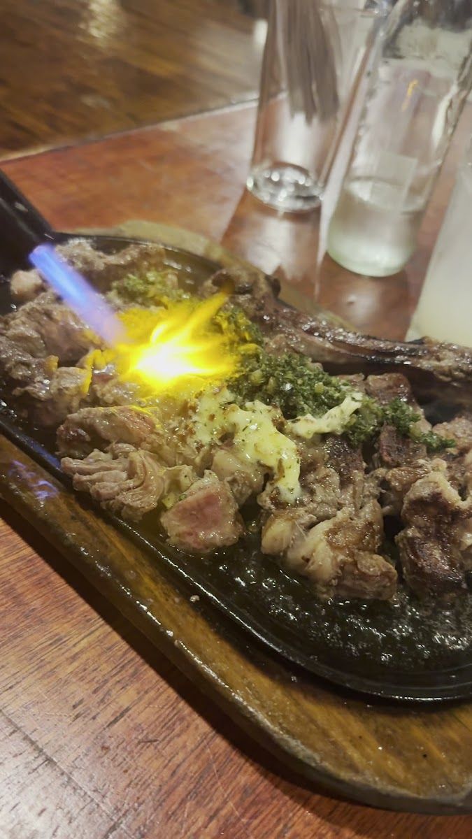 Carne en plancha caliente — Restaurante la Potra