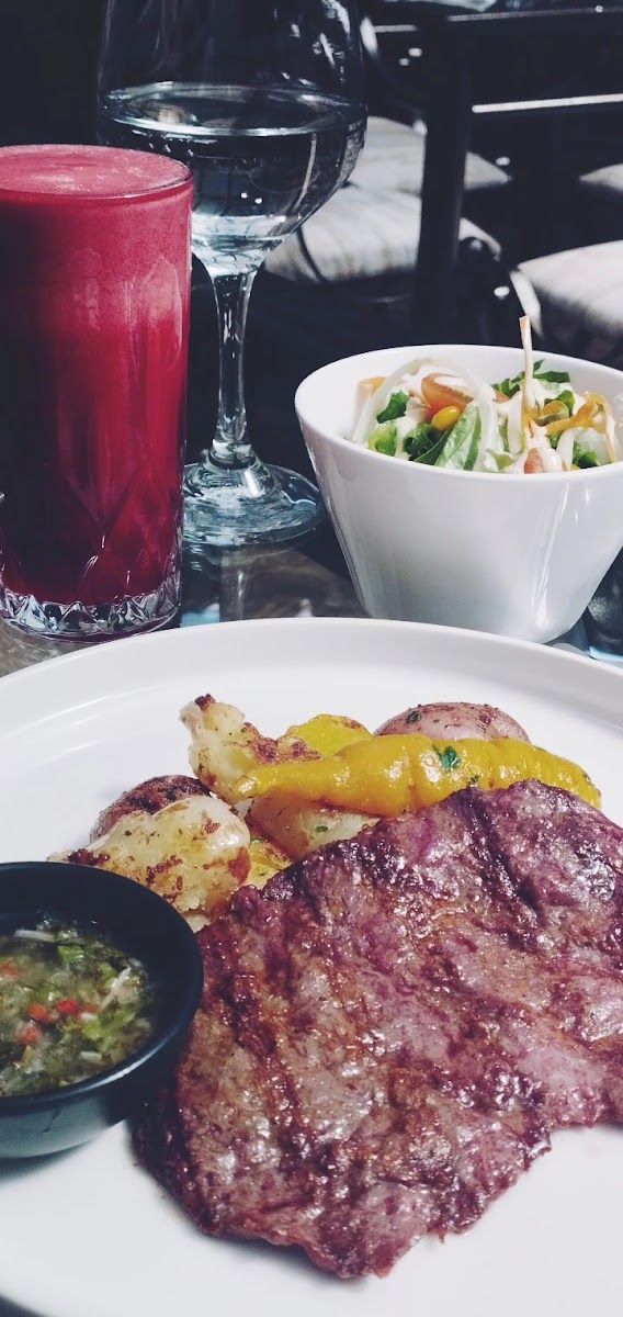 Carne con ensalada — RESTAURANTE LEÑA QUITEÑA SAN MARCOS