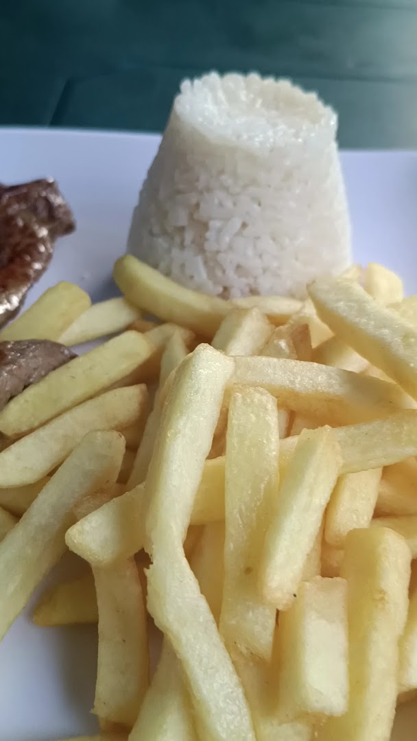 Papas fritas con arroz — Restaurante Los Recuerdos de Mi Tierra