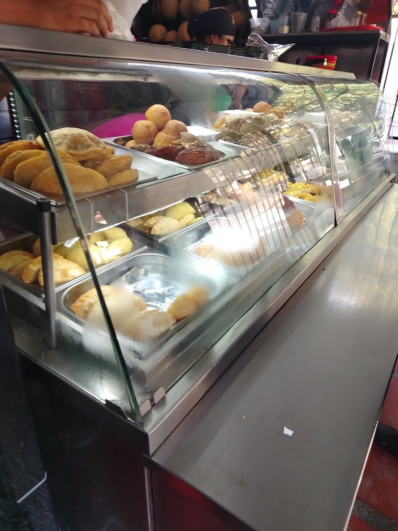 Vitrina de panadería — Restaurante Los Recuerdos de Mi Tierra