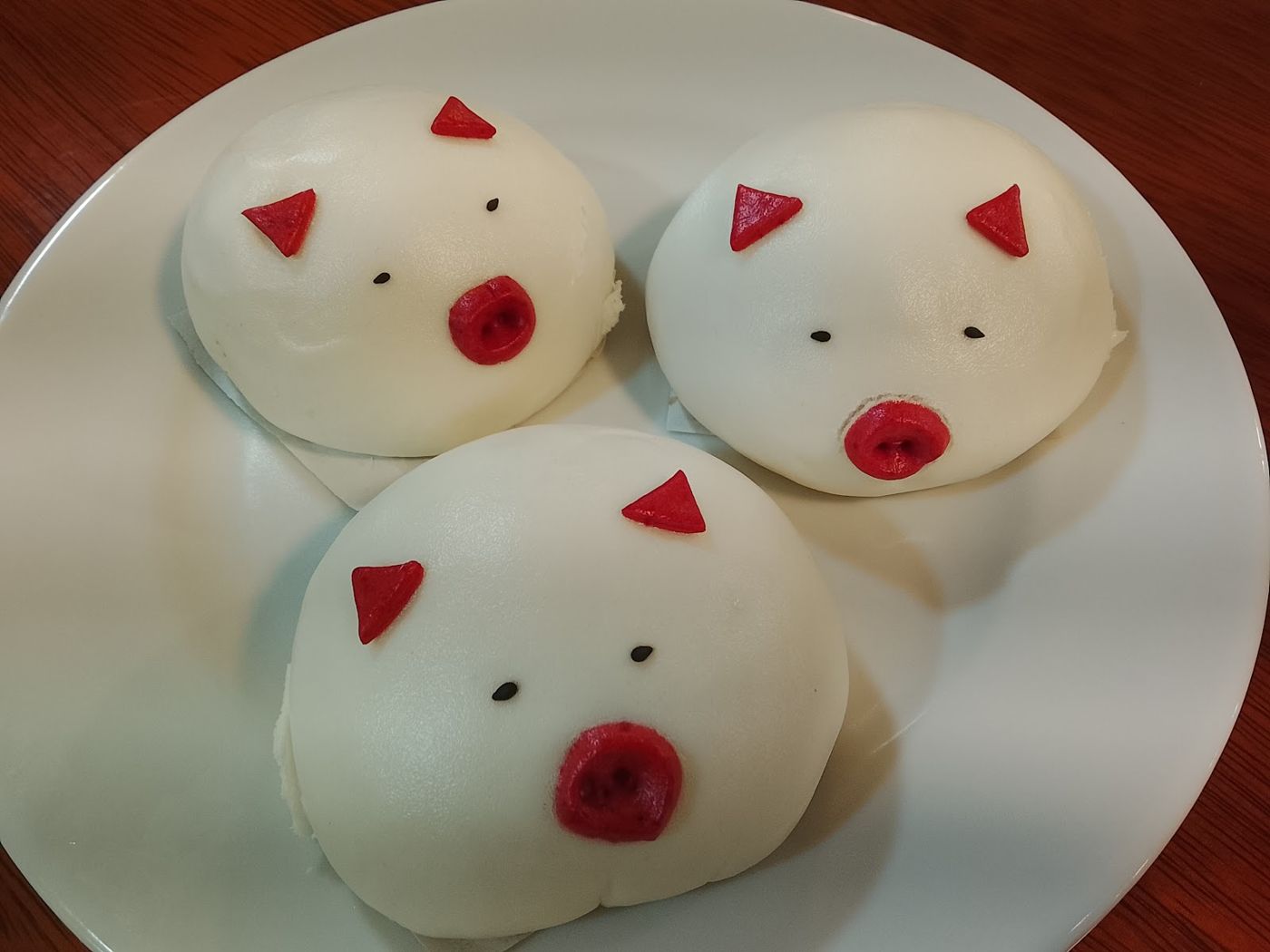 Panecillos en forma de cerdito — RESTAURANTE MONTE RICO