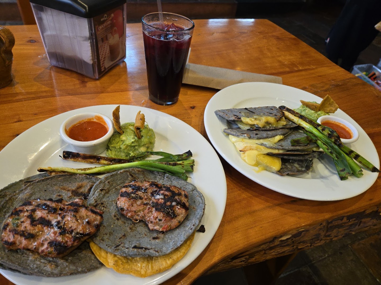 Hamburguesas con tortilla azul en Restaurante MUU
