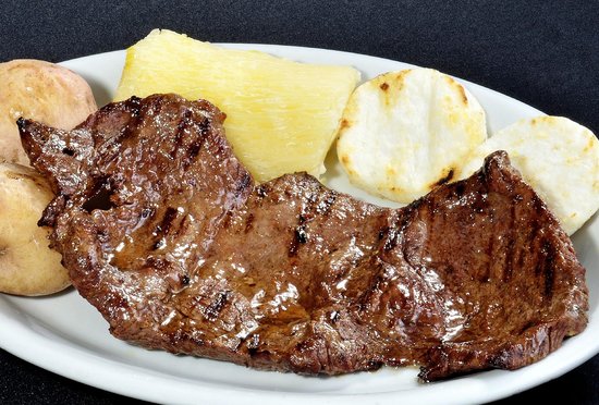 Churrasco con arepa y papas — Restaurante Myriam. Tipico colombiano