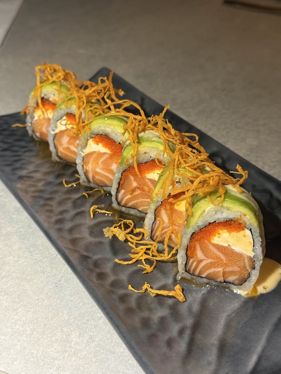 Rolls de salmón — Restaurante Okus