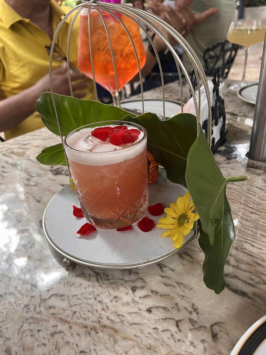 Cóctel con flores — Restaurante Republicano