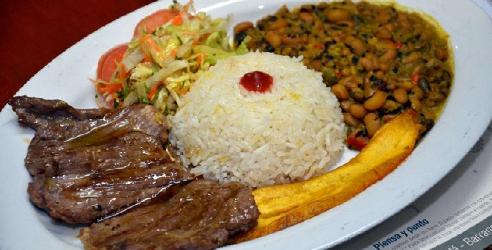 Carne asada con plátano en Restaurante Rincon Colonial